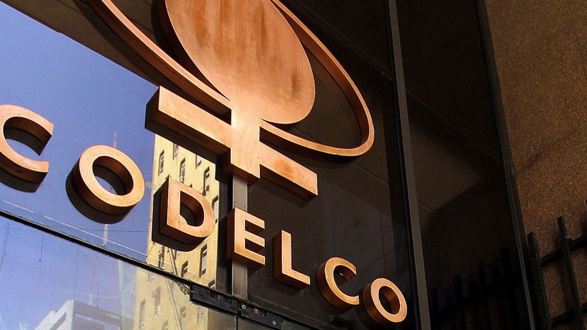 PDI ingresa a las oficinas de Codelco y confisca teléfonos de Pacheco y Music por caso El Teniente.